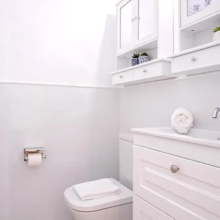 Genteel Marin Garcia Apartment